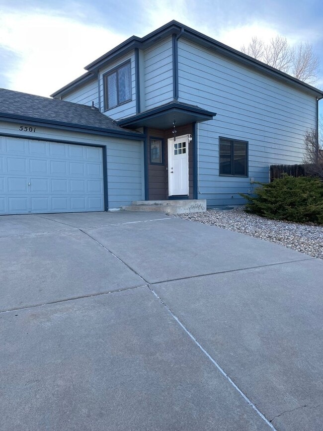 Building Photo - 3-Bed and 3-Bath House Near South College!