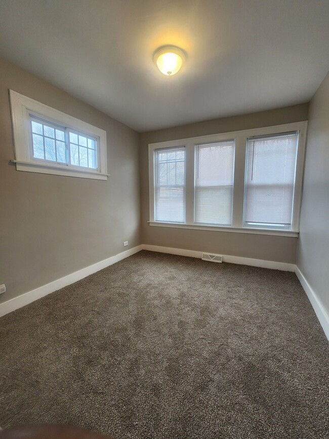 Photo - 8000 S Woodlawn Ave