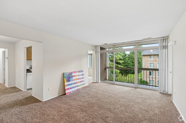 Den, 2BR, 2BA - 1,076SF - Living Room