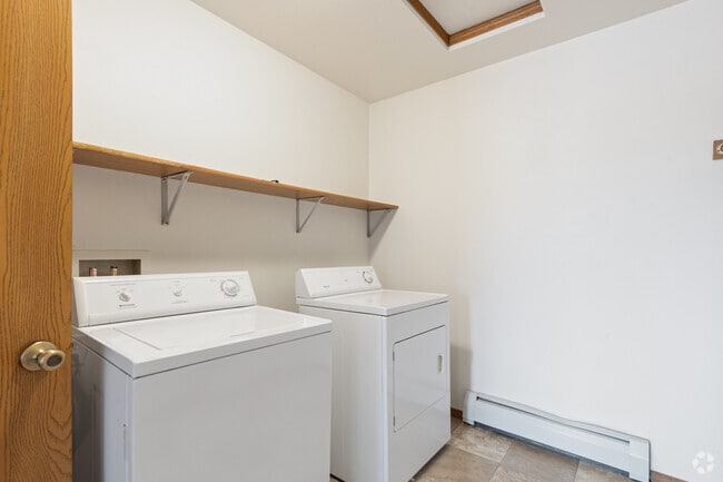 2BR, 1BA - 1,000SF - Laundry