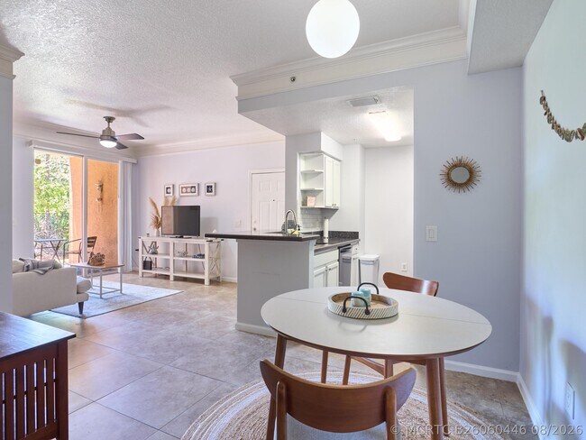 Photo - 1108 Myrtlewood Cir E