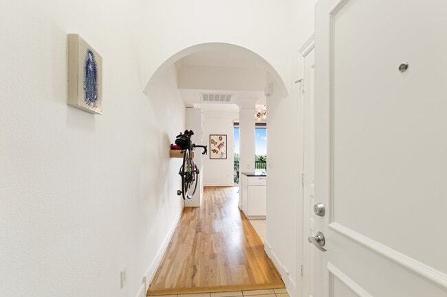 Building Photo - 3333 Allen Pkwy Unit 705