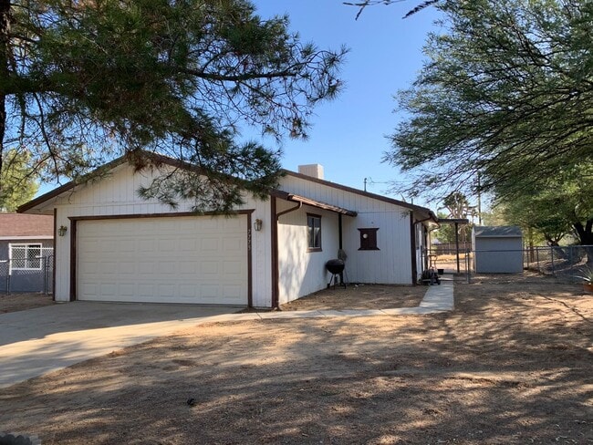 Building Photo - AVAILABLE NOW Rental