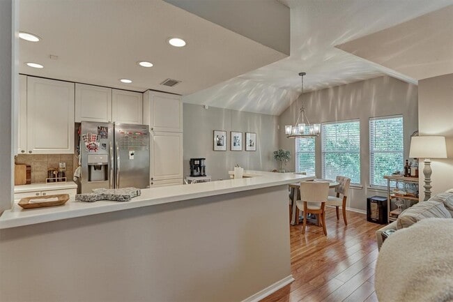 Photo - 87 Woodlily Pl