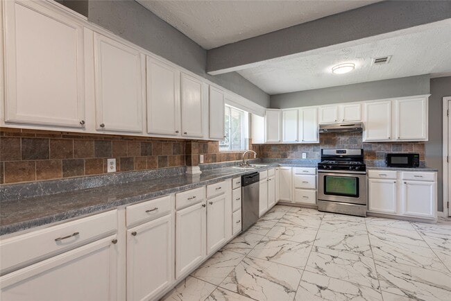 Photo - 2511 Meadow Ln