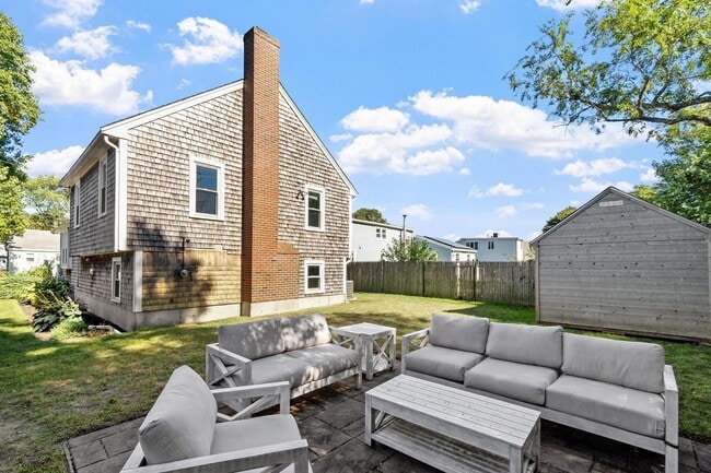103 Allan St