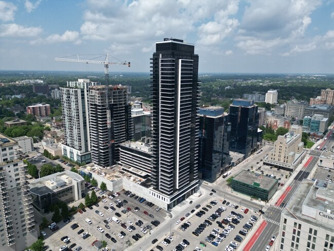 Building Photo - Centro