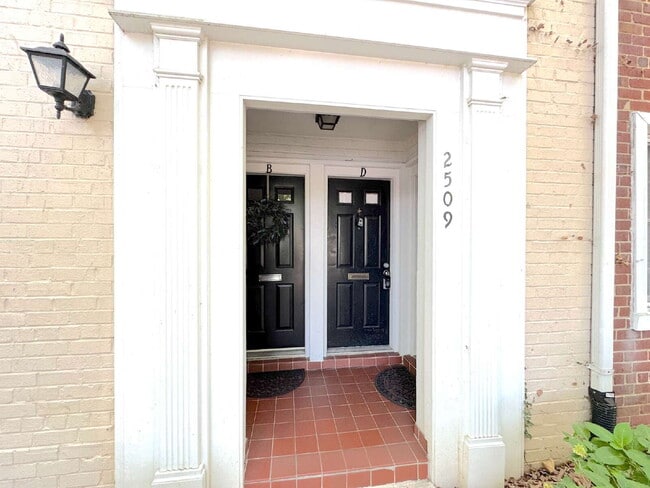 Welcome to this well-maintained top-floor condominium