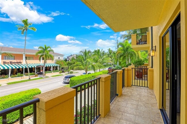 Building Photo - 270 5th Ave S Unit H-2