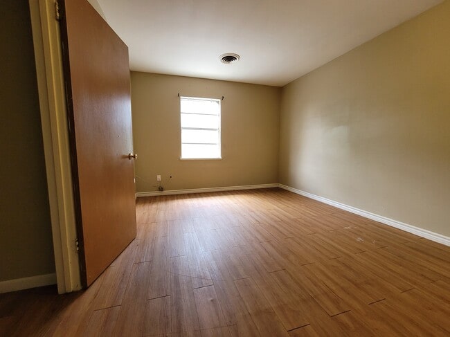 Photo - 703 Booker St Unidad 705