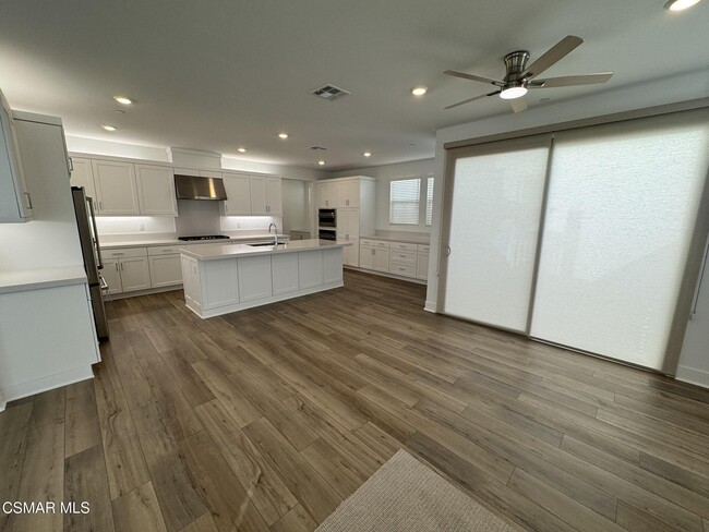 Photo - 701 Edward Scholle Dr