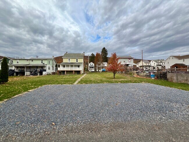 Photo - 423 Center St