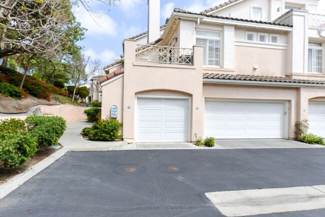 Building Photo - Resort style 2 bedroom/2 bath Condo/ walking distance to Ocean Ranch Village!