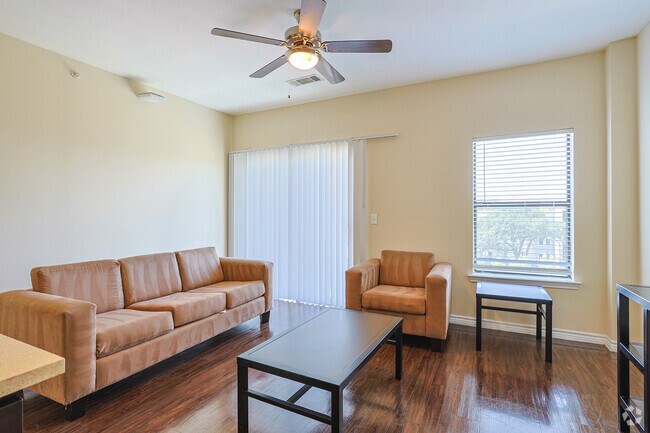 2BR, 2BA - 1,067SF - Living Area - Axis West Campus