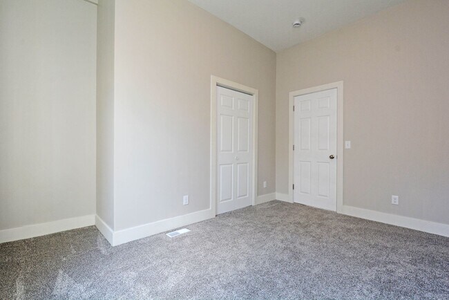 Photo - 294 Winifred St E Unidad 1