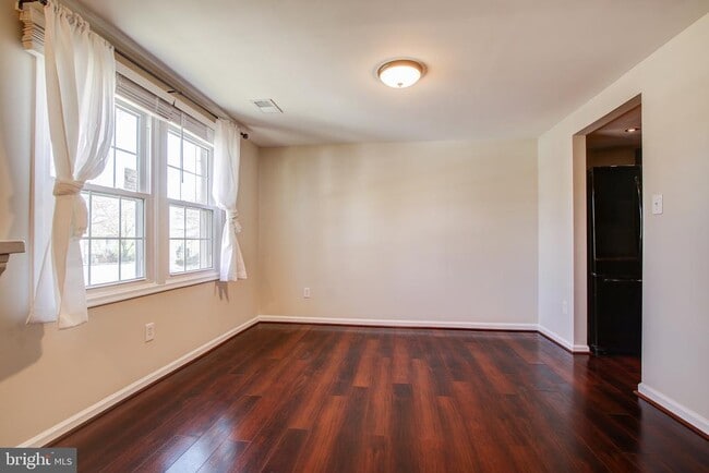 Photo - 6324 Lightburn Ct