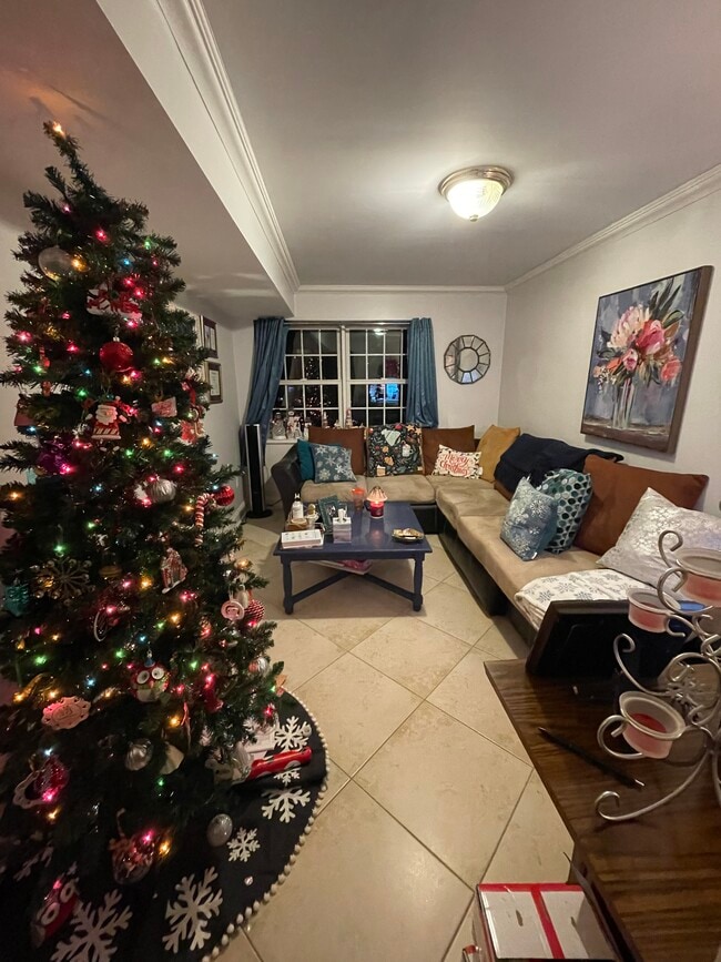 Photo - 412 Sommerville Plz Unit 1