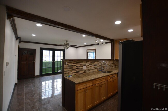 Photo - 82-01-82251 251st St