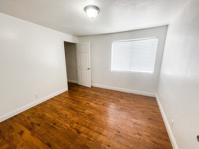 Photo - 5 bed/3 bath home in the heart of Spring Valley!