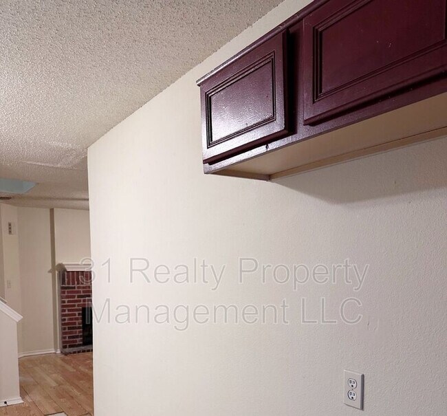 Photo - 912 Fairbanks Cir