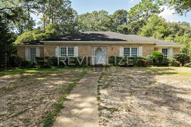 Building Photo - Beautifully Preserved 4 Bd / 3 Ba Vintage 70's Home
