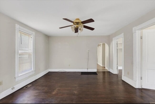Photo - 815 W 5th St