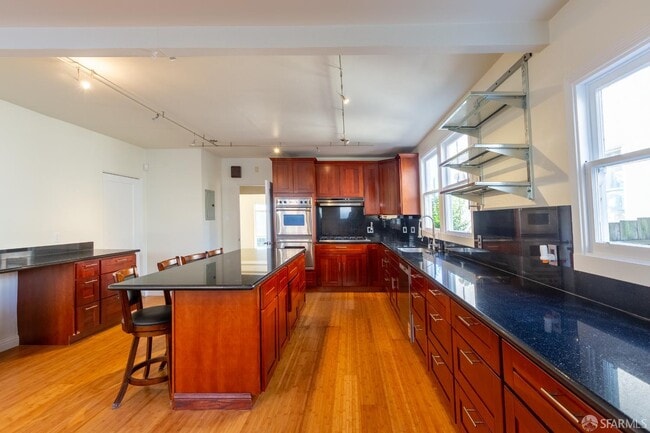 Photo - 1030 Ulloa St