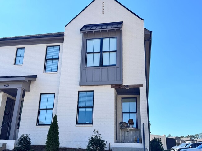 Building Photo - 3BD/3.5BA - LARGE END UNIT @ THE RESERVE