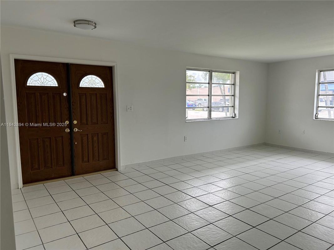 Photo - 955 SW 87th Ct