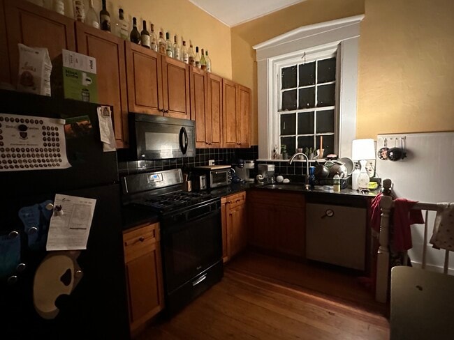 Building Photo - 139 Hillside St Unit 1