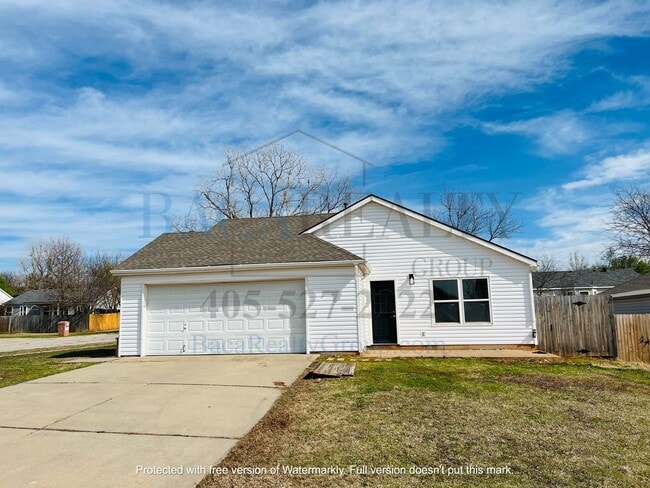 Building Photo - 3br 2ba home in the Shadowlake Subdivision!!