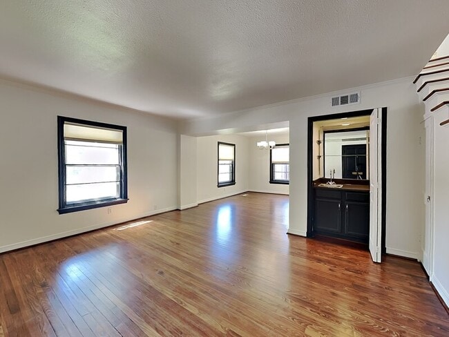 Photo - 6442 Bordeaux Ave