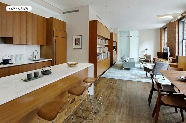 Photo - 130 Watts St House