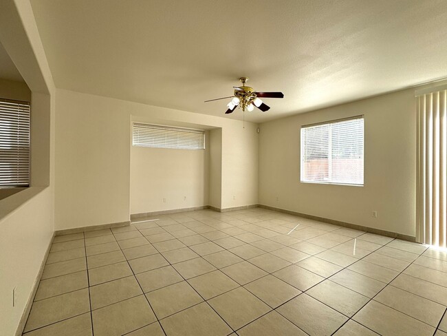 Photo - 6839 Scarlet Flax St