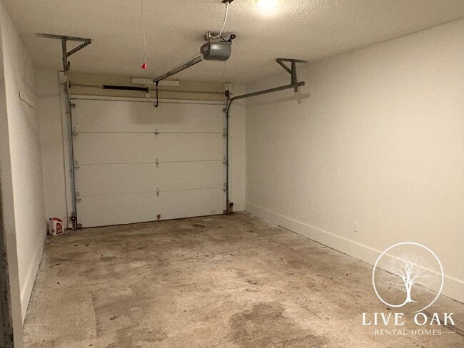 Photo - MOVE-IN SPECIAL: $500 OFF 1st MONTH'S RENT!**