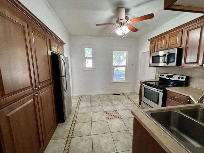 Photo - 1500 Conant Ave