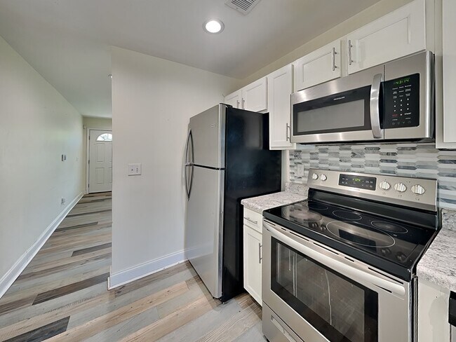 Photo - 219 12th St W