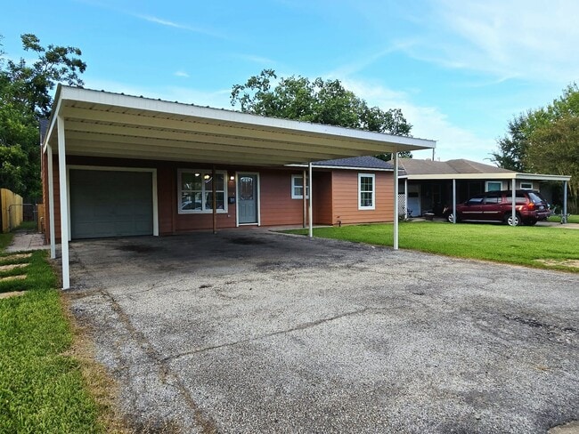 Photo - 1111 Belshire Rd