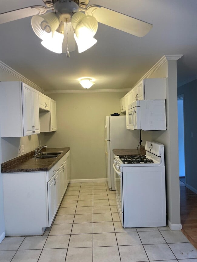 Photo - 255 Elmwood Ave Unidad 211