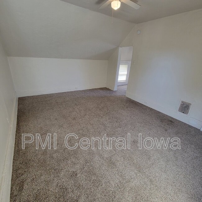 Photo - 2220 E Walnut St Unit Apt 3