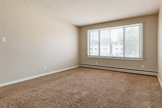 Photo - Charles Manor