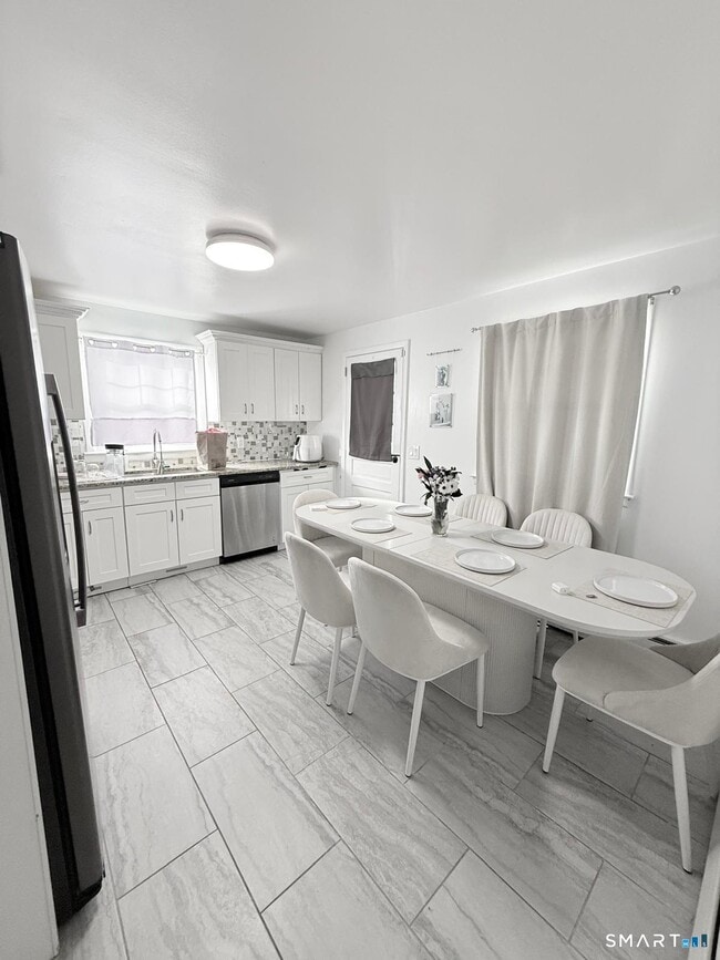 Photo - 243 Sunshine Cir