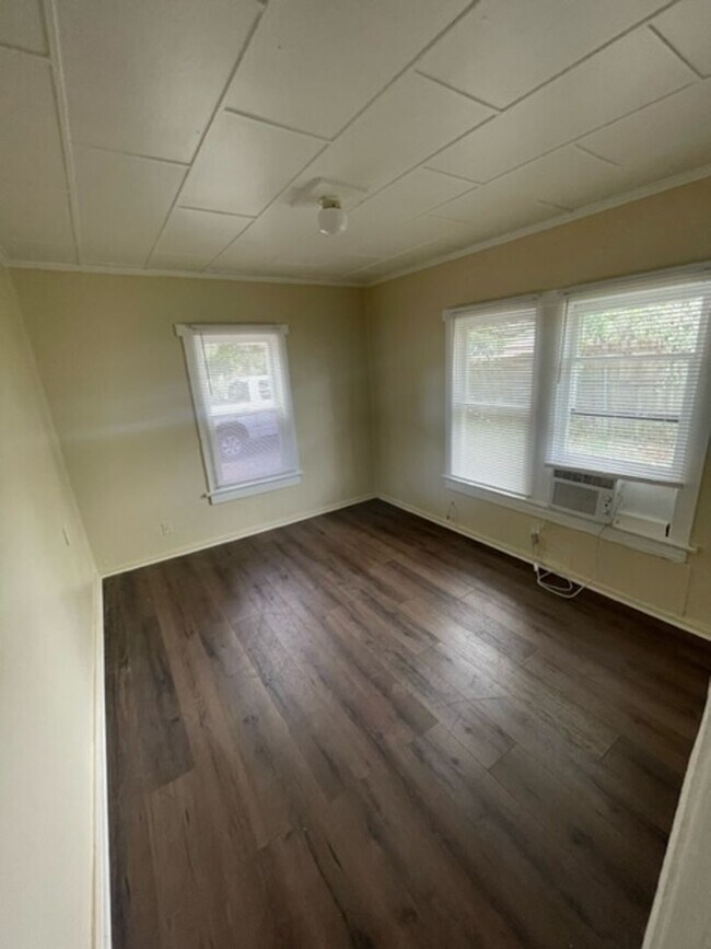 Photo - Move in Special half off first months rent... Unidad A front