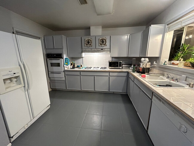 Photo - 7016 Astronaut Ave