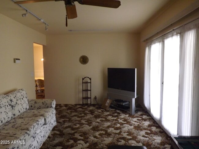 Photo - 932 S 72nd St