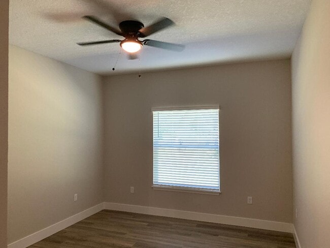 Photo - 7437 Mead Dr