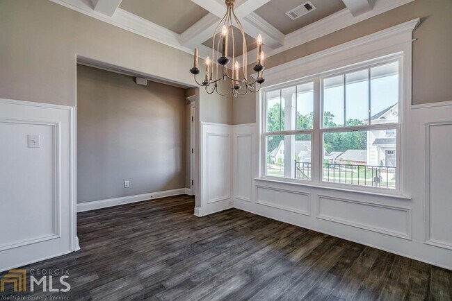 Photo - 1070 Bridle Trl