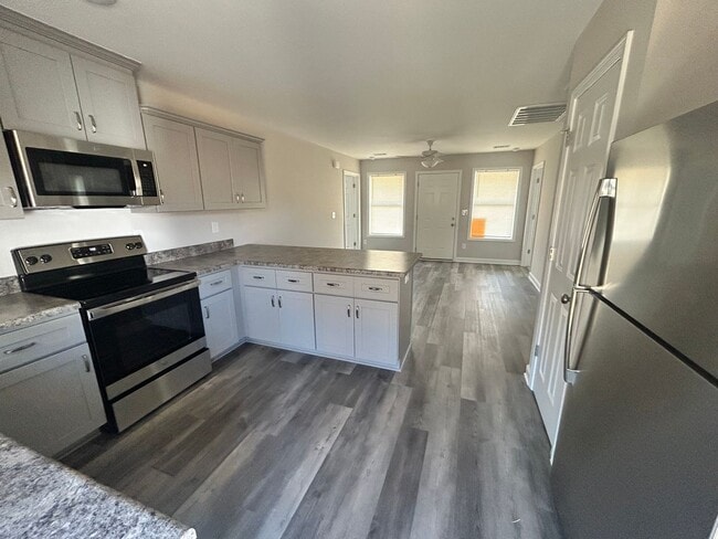 Building Photo - Three bedroom three bath available now!