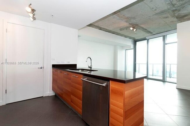 Building Photo - 3301 NE 1st Ave Unit H1706