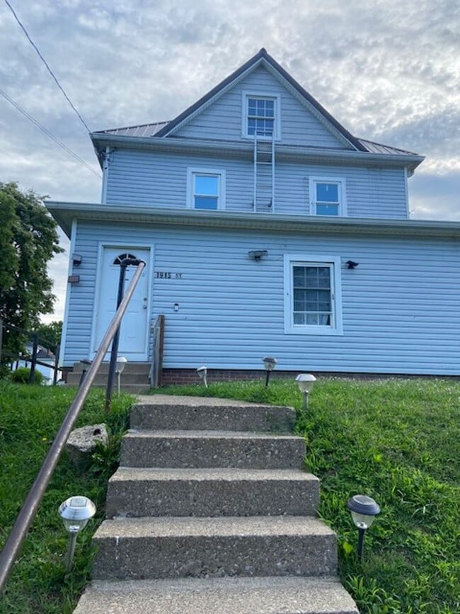 Building Photo - 1915 19th St Unit 1915-2